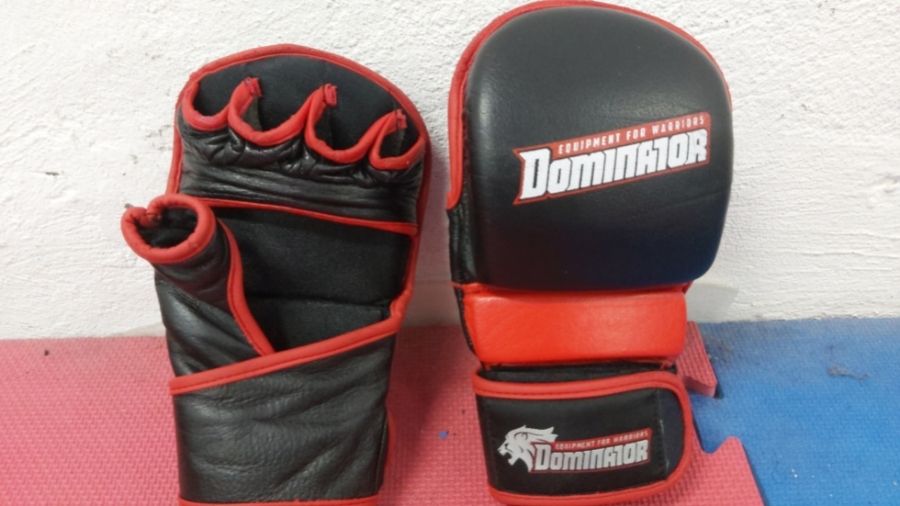 UFC Gloves vs Boxing Gloves: Comparing Protection, Flexibility, and Performance