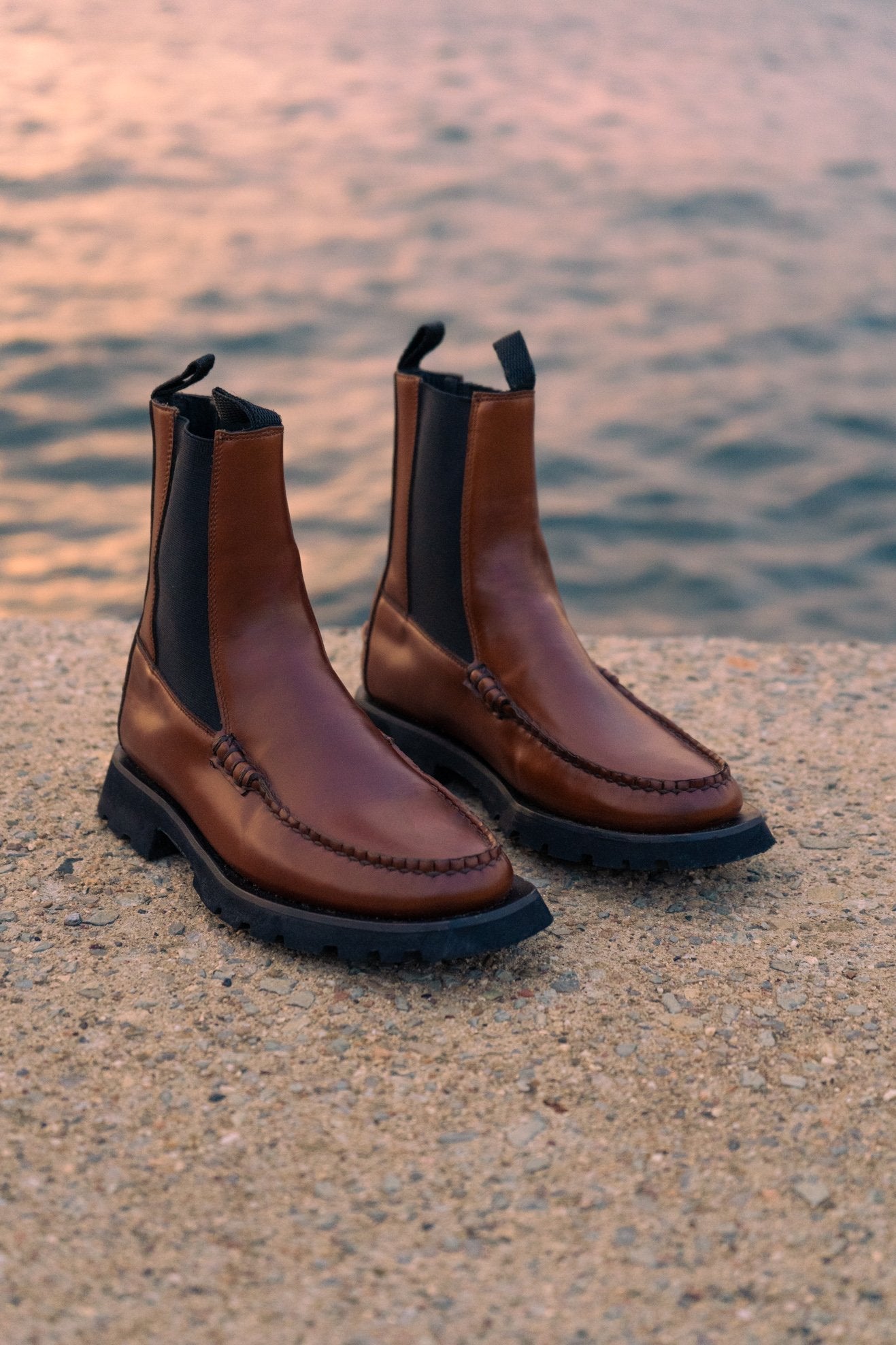 Hereu Alda Sport: Classic Mid-Calf Chelsea Boots for Every Season