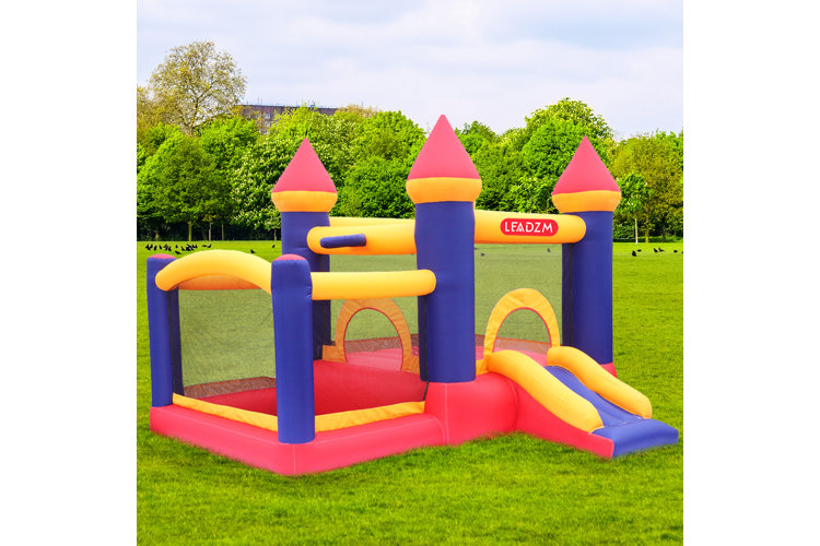 Choosing the Right Bounce House for Sports: A Buyers Guide