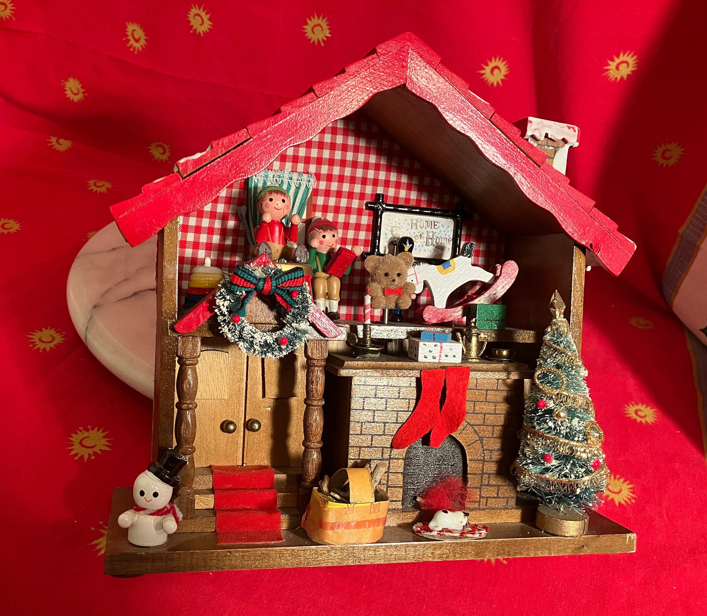 Animated Christmas Music Boxes: Make Your Holidays Special with These Beauties!