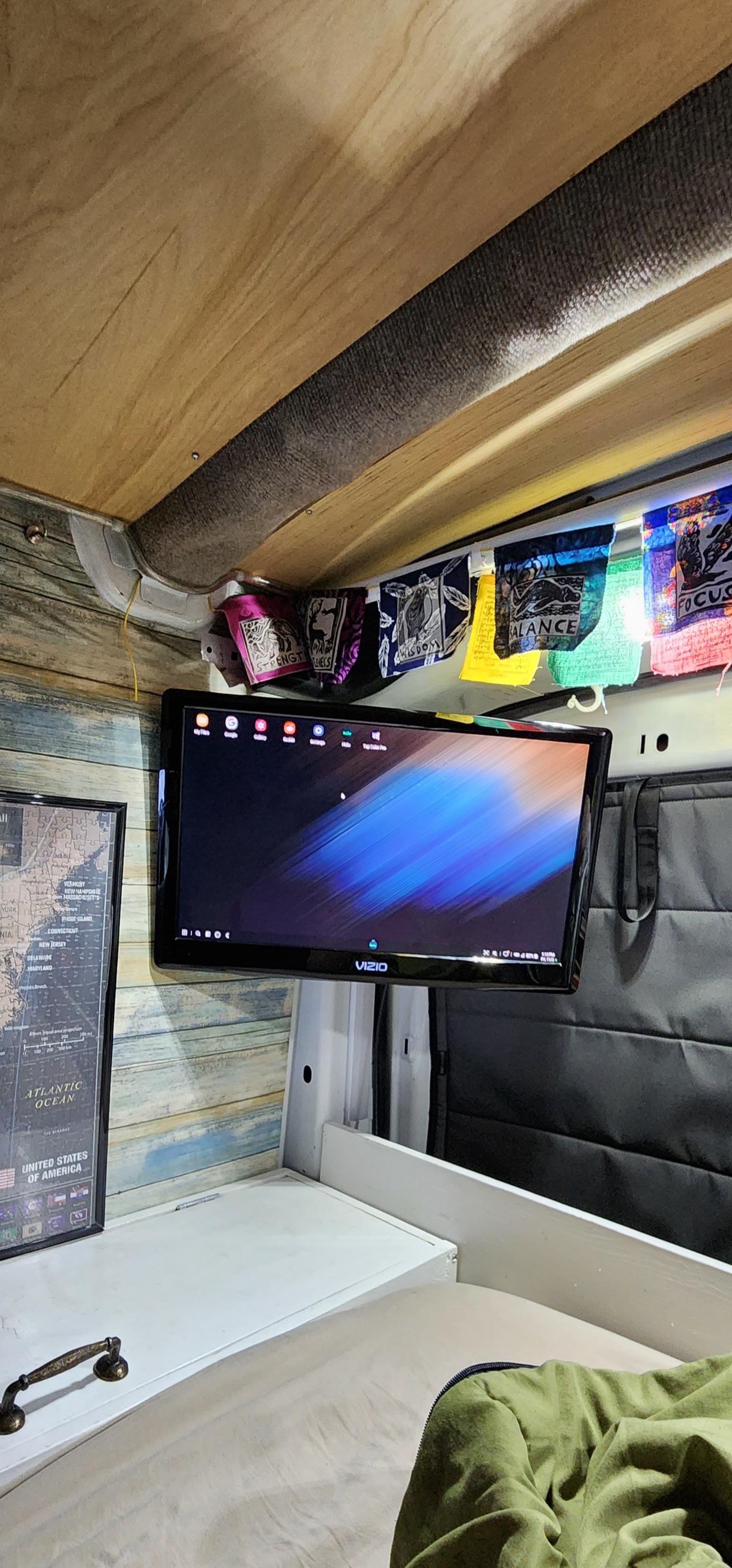 How to Choose a Flip Down TV for Van?