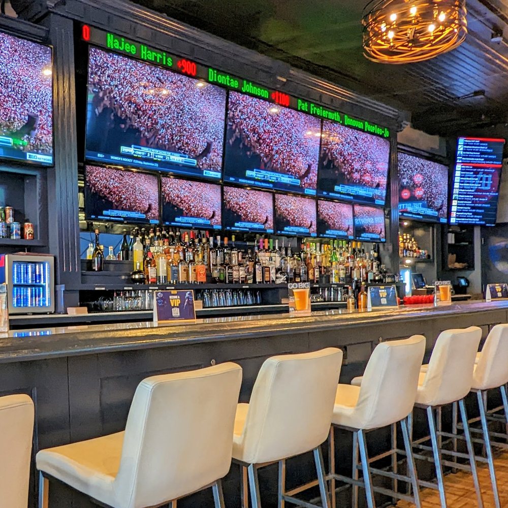 Looking for UFC Bars in Chicago? Top Spots for Fight Fans